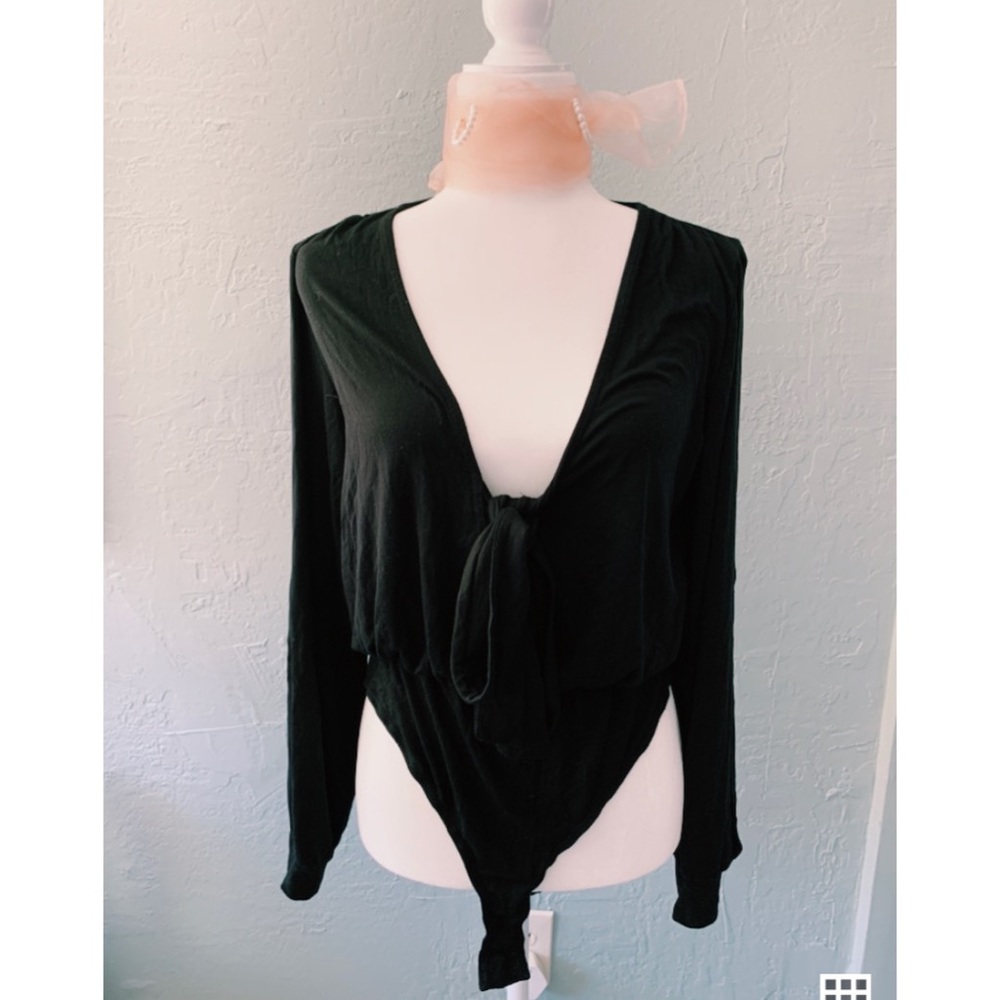 🌿Plunge Tie Front Open Bell Sleeve Bodysuit🌿